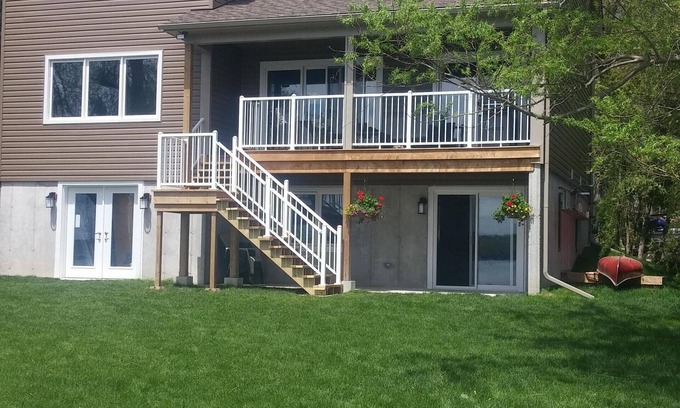 Springwater Cottage | New open/modern waterfront home/cottage now with Fibre Internet