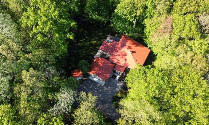 Portage Ski Chalet | NEW OWNR SPECL - Hilltop Oasis w/HotTub+Sauna-Close to Wis Dells & Baraboo!