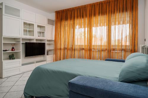 Baranzate Apartment | NEW - Parking - 10 min from Fiera MiRHO - sleeps 4