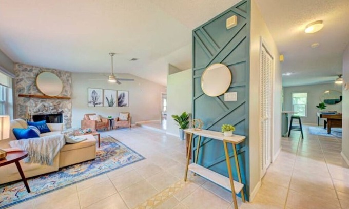 Interchange Square House | NEW -Peaceful Palm Bay Getaway hot tub, pool table