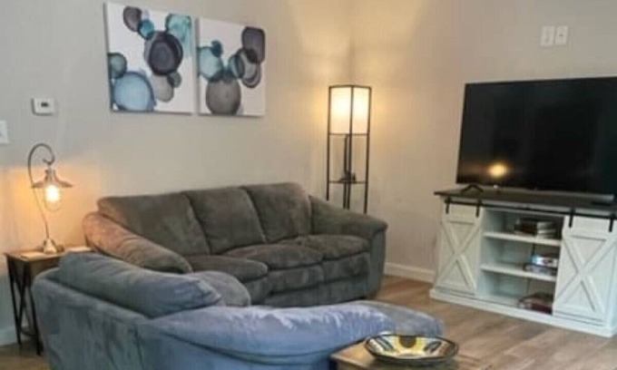 Dedham Apartment | New! Peakes Hill Haven