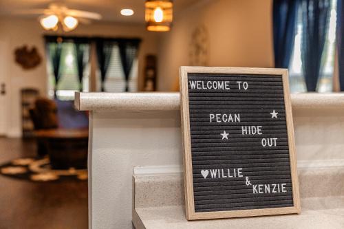Brenham House | New Pecan Hide Out is a Rustic Home with Fire Pit and Tree House