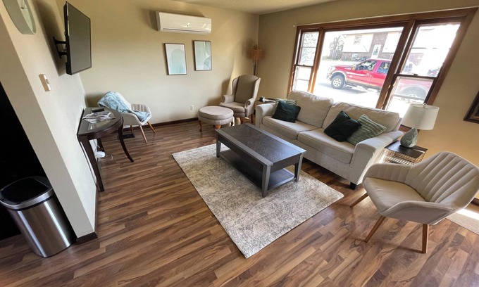 Piedmont House | New, pet and family friendly home! Centrally located in the Black Hills