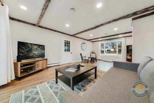 Lake Geneva House | New Pet-Friendly Lake Geneva Escape