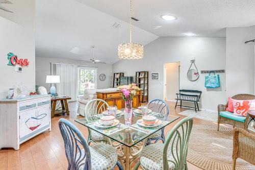 Port Richey House | New Port Richey Home with Charcoal Grill Near Hiking