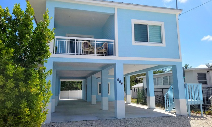 Twin Lakes Villa | New private home w/dedicated workspace. Pet friendly, family-friendly!