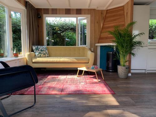 Nunspeet Apartment | NEW: recent opgeknapte houten chalet - de Veluwe