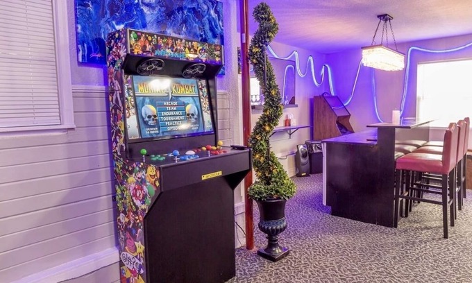 Urbandale House | NEW REMODEL! ARCADE GAMES, PNG PNG, SKEE BALL, ACCESS TO POOLS.WE HAVE IT ALL!