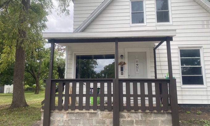 Springfield House | New remodel three bedroom house in pleasant Springfield