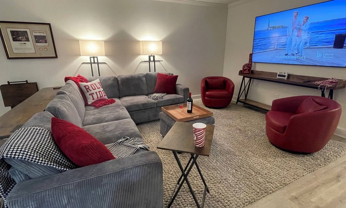 Tuscaloosa Condo | New remodeled 2BR 2BT condo, only 1.4 miles to Bryant-Denny Stadium! ROLL TIDE!