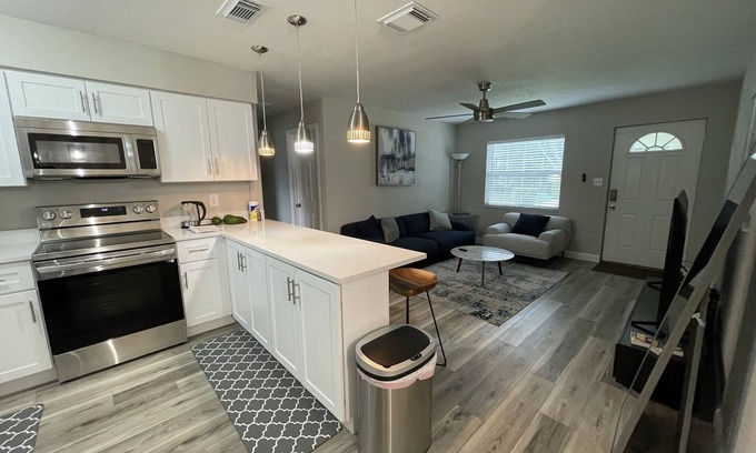 Eatonville House | New Renovated House Near Everything