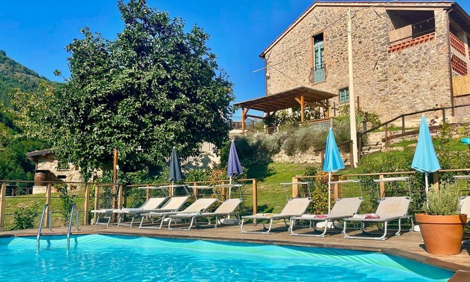 Fosciandora Villa | New! Restored farmhouse,private pool,plunge pool, river! Walk pizzeria. Perfect!