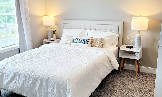 Haven Heights Villa | New River Gem - Near RU, Virginia Tech & Carillion - Pet Friendly, Extended Stay