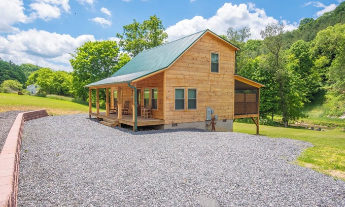 Creston Cabin | New River Log Cabin + HOT TUB + Fire Pit