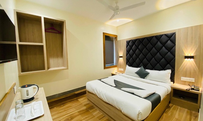 Jogeshwari West Hotel | New Riza By Glitz Hotels