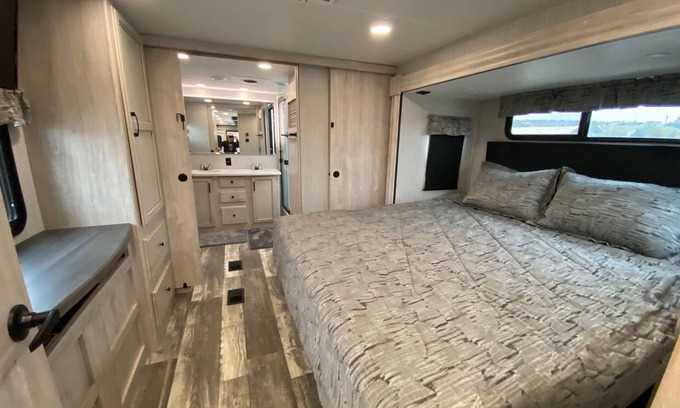 Buda House | NEW RV IN NEW RV PARK WITHIN MINUTES OF DOWNTOWN AUSTIN AND 1 MILE OFF I-35