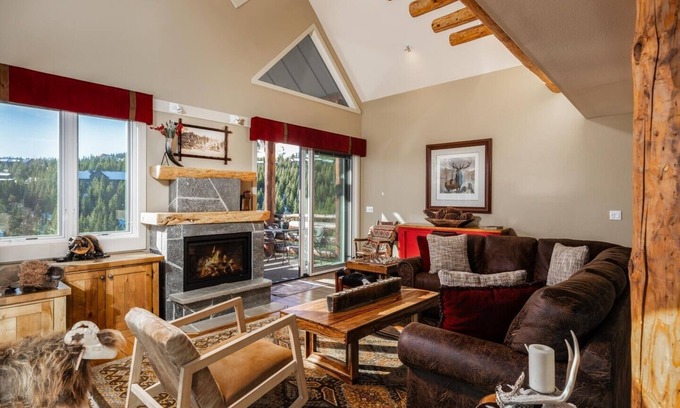 Lost Trails Retreat House | NEW! Saddle Ridge F5 (3-Bedroom Home) with Mountain view