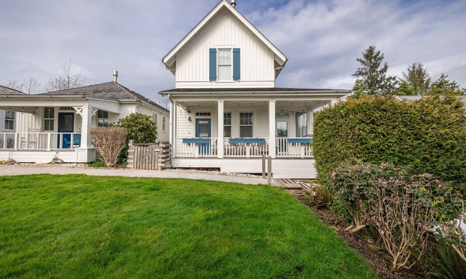 Seabrook House | *New* Seabrook's Treasure Chest: Dog Friendly!