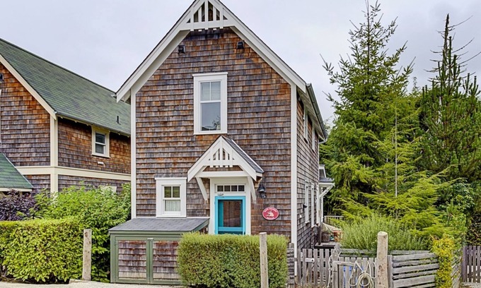 Seabrook House | *New* Seabrook's Wave Chasers Refuge: Dog Friendly!