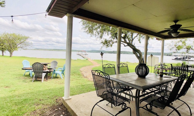Caddo House | New! Secluded Waterfront Cabin With Private Dock