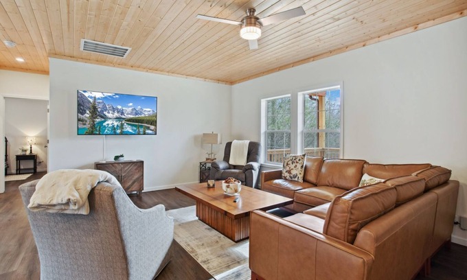 Vilas Cabin | New Single-Level Cabin Near Boone