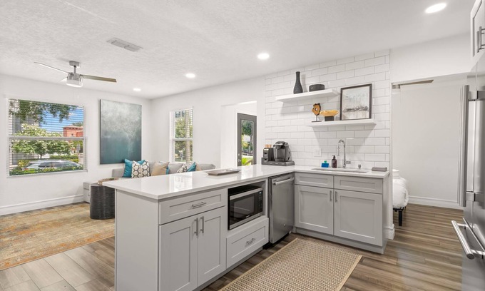 Courier City - Oscawana House | NEW Soho Oasis - Stunning Home In Heart of Soho