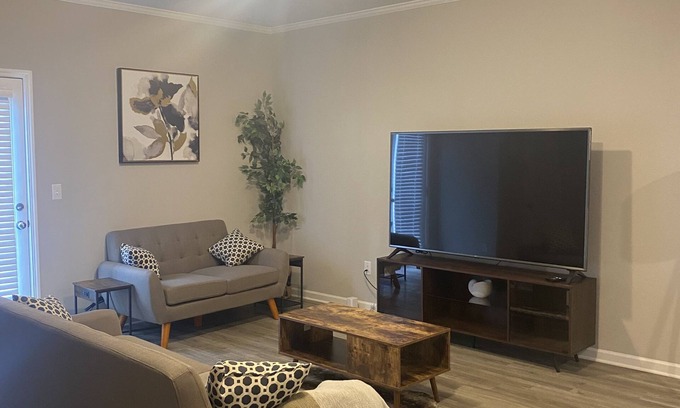 East Point House | New Spacious 3 bedroom 2.5 bath town house near the Airport