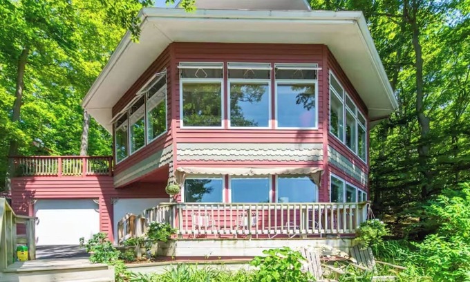 West Olive House | New! Spacious Cottage w/Stunning Lake Michigan Views
