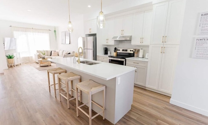 Winnipeg House | *New & Spacious | Free Parking | 7min to Downtown*