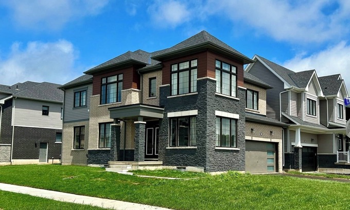 Thorold House | New Spacious Luxurious House, Close to Niagara Falls and Attractions