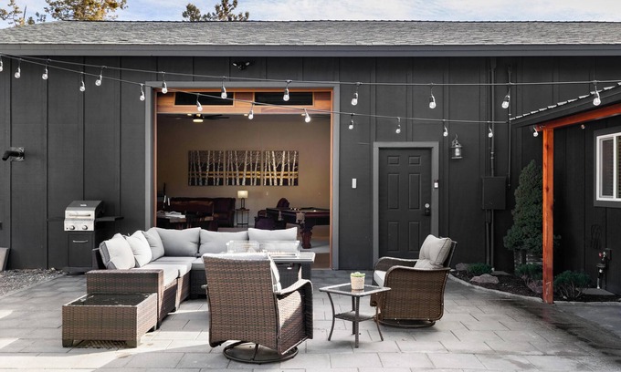Bend House | NEW! Spacious Tumalo Ranch Retreat on 3+ acres, pet friendly with hot tub