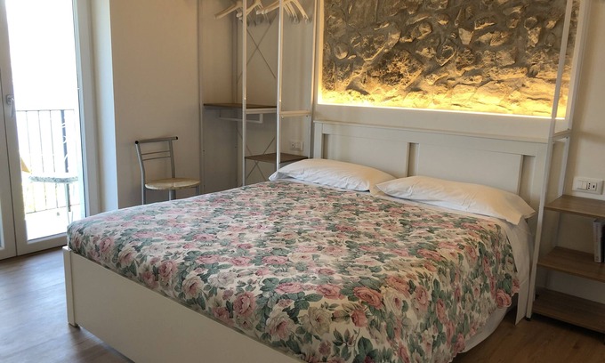 Castelletto Apartment | New studio apartment with bathroom, balcony with stunning lake view