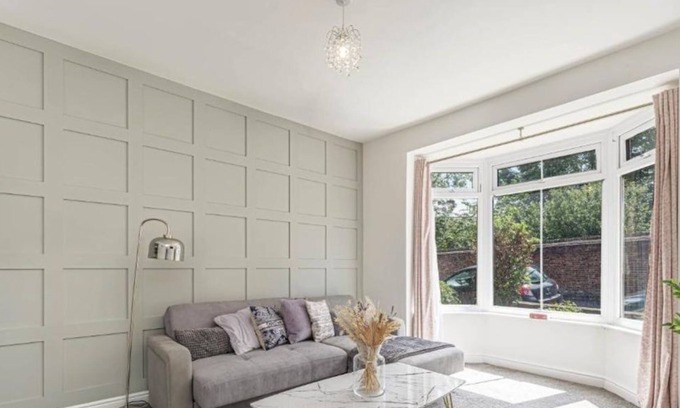 Lincoln House | New! Stunning and Inviting Home | Free Wi-Fi