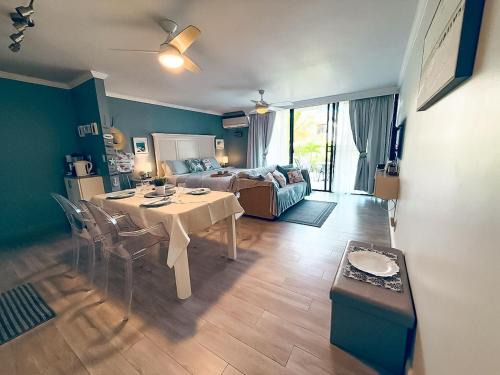 Discovery Bay Apartment | NEW Stunning Beachfront Condo at the Coral Beach