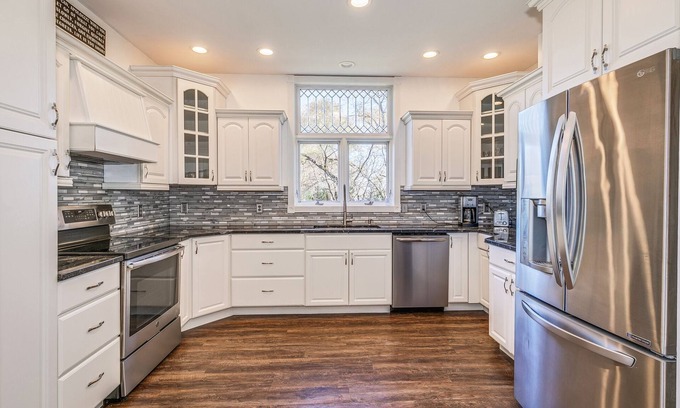 Greenfield House | NEW! Stunning Lakeside Getaway, AC + WiFi