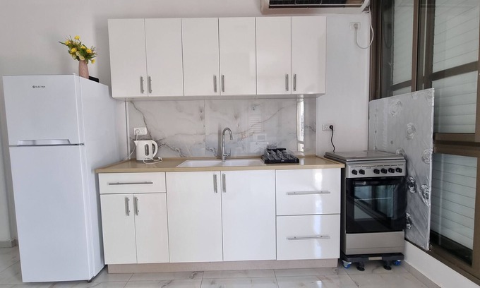 Bene Beraq Apartment | New Stylish Apartment with Balcony & Parking Close to Tel Aviv