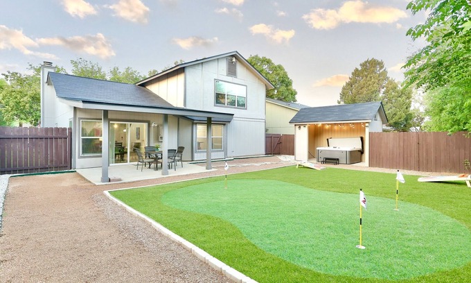 Country View House | New ! Stylish House with Hot Tub & MiniGolf & GameRoom by SixFlags SeaWord UTSA