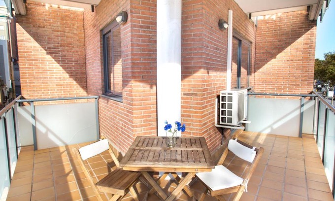 El Camp de l'Arpa del Clot Apartment | New & Sunny Apartment