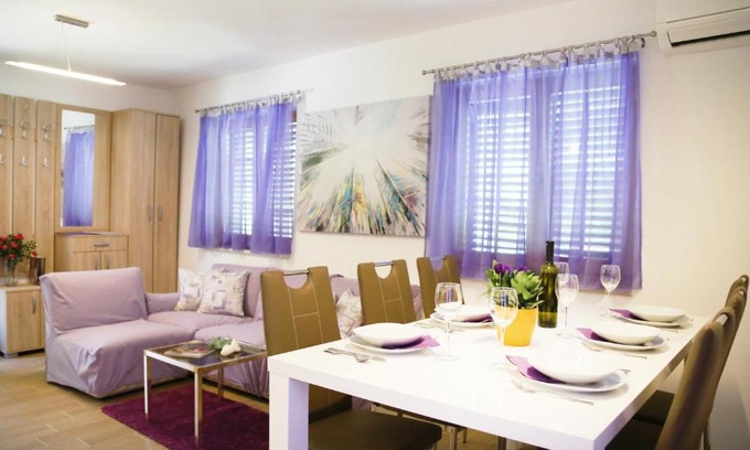 Municipality of Omisalj Apartment | New, sunny apartment surrounded by nature