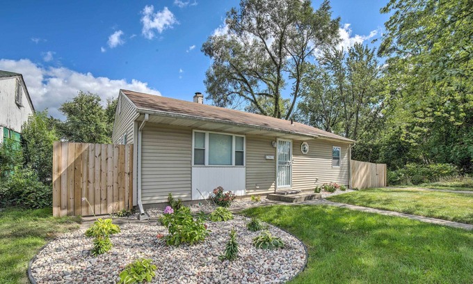 Miller Beach House | NEW! Sunny Gary Gem: Walk to Lake Michigan Beaches