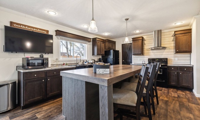 Port Clinton House | NEW! Sunsets & Serenity: Port Clinton Waterfront Stay