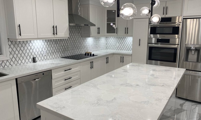 Whitby House | New tastefully renovated home-Modern kitchen-Large Ensuites-Central location