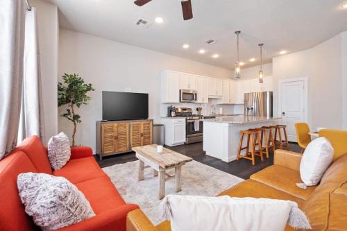 Tobin Hill House | NEW! The Courtland, 2 Car Garage