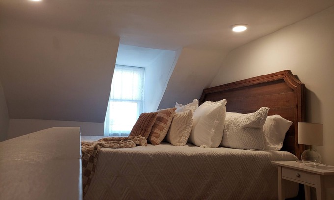 Lancaster House | NEW The Cozy House on James