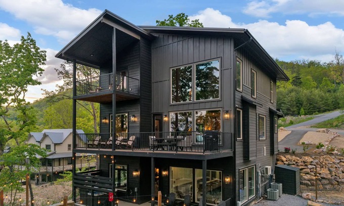 Sevierville Cabin | New/Theater/Indoor pool/Hot tub/Fire pit/Arcades/View