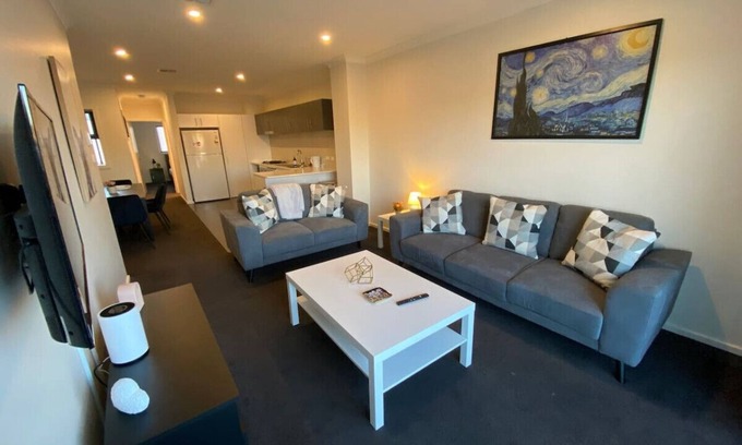 Franklin House | New to VRBO: 4BR/3BA Modern Townhouse at the Heart of Franklin