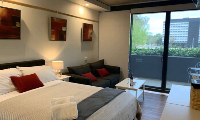 Lyneham Apartment | New to VRBO: Deluxe Studio Apartment in the Center of Canberra