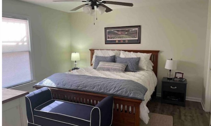 Auburn Condo | New to VRBO! Walk to stadium; 1 block from village dorms WEAGLE #19
