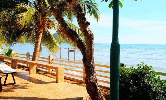 Khlong Khut Hotel | New Travel Beach Resort