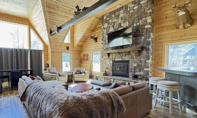 Lyndon Station House | NEW! Trout Lake Retreat